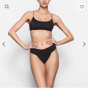 Skims Naked Bralette in Onyx/Black NWOT - Medium
